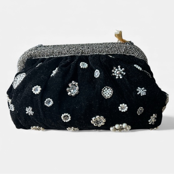 Clutch in Black Velvet with Silver,Gem and Pearl Hand Beaded Details. NWT - Picture 4 of 8